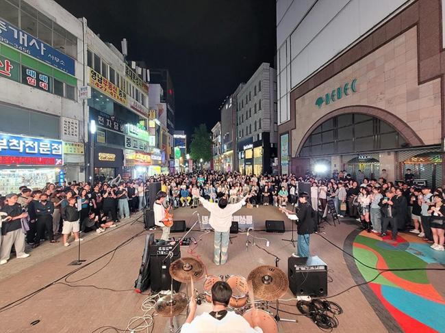 동성로 청년버스킹 1